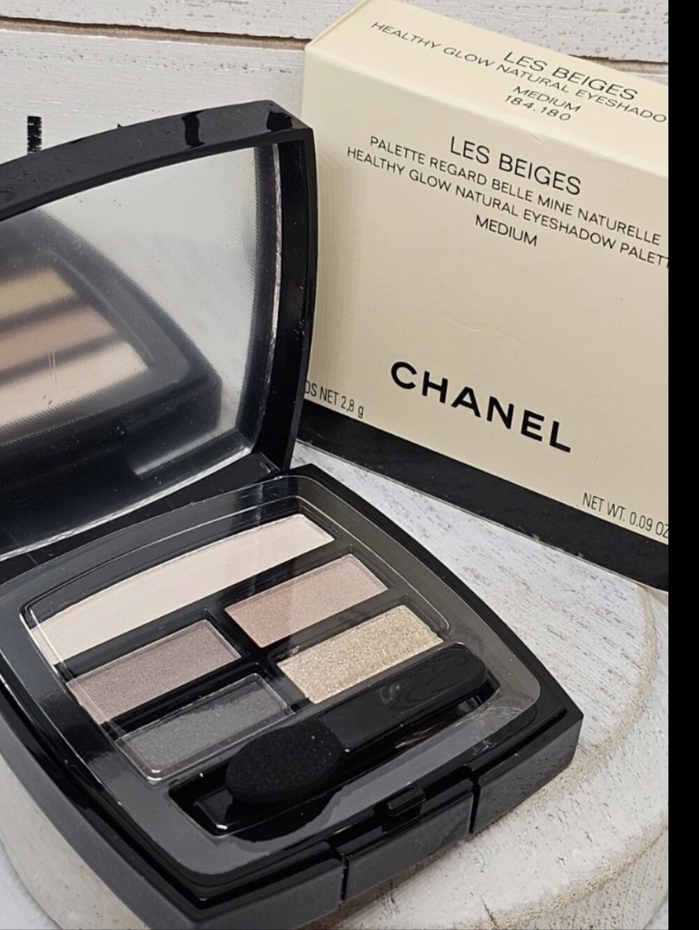 CHANEL Les Beiges Healthy Glow Natural Eyeshadow Palette Medium Shimmer
